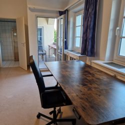 Zimmer_3_Schreibtisch_Richtung_Balkon.sized Zimmer_3_Schreibtisch_Richtung_Balkon.sized